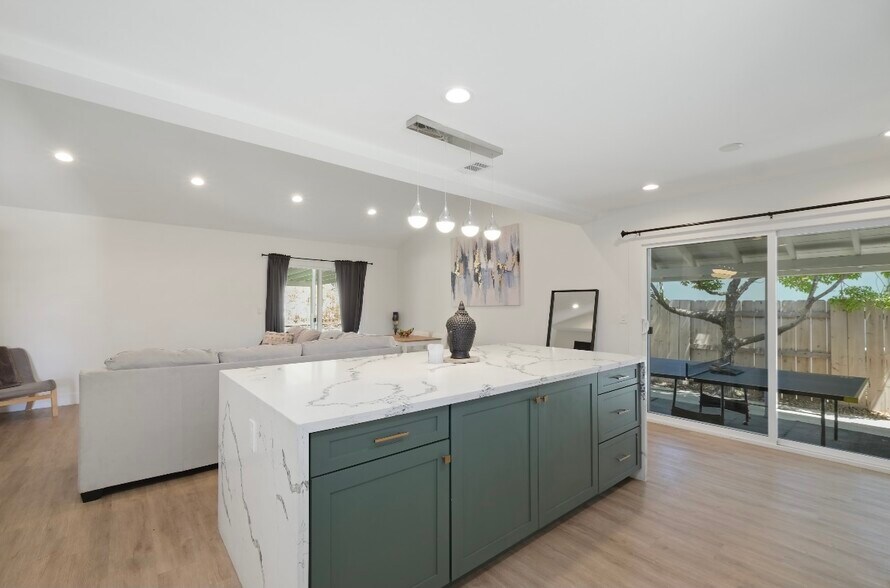 Building Photo - 895 Rutgers Ave