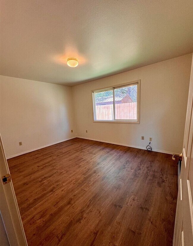 Building Photo - Gorgeous 2-Bedroom, 1-Bathroom Condo for Rent