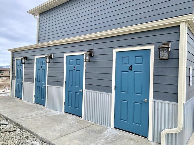 Building Photo - 861 Gibbon St