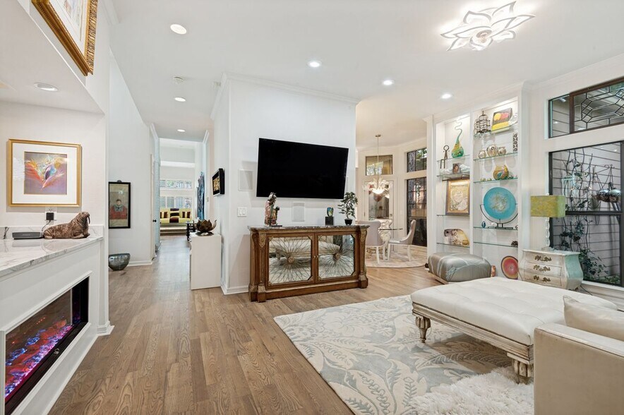 Building Photo - 6908 Hill Park Dr