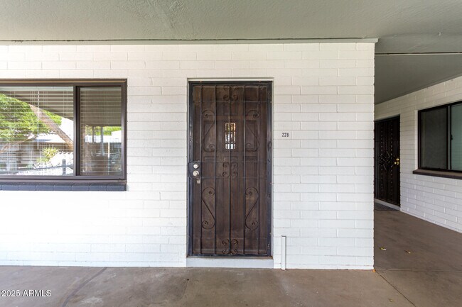 Building Photo - 749 E Montebello Ave