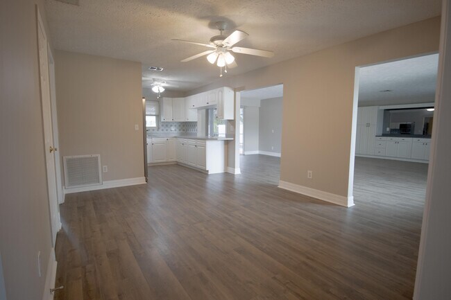 Building Photo - 1285 SE Port St Lucie Blvd
