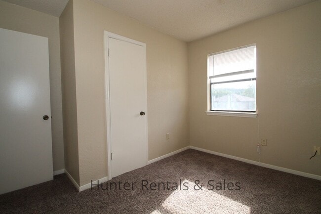 Building Photo - Cove Two-Bedroom with A View!