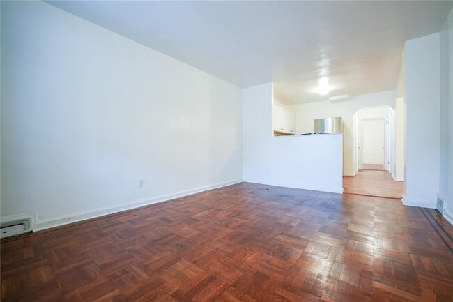 Primary Photo - 1405 Burke Ave