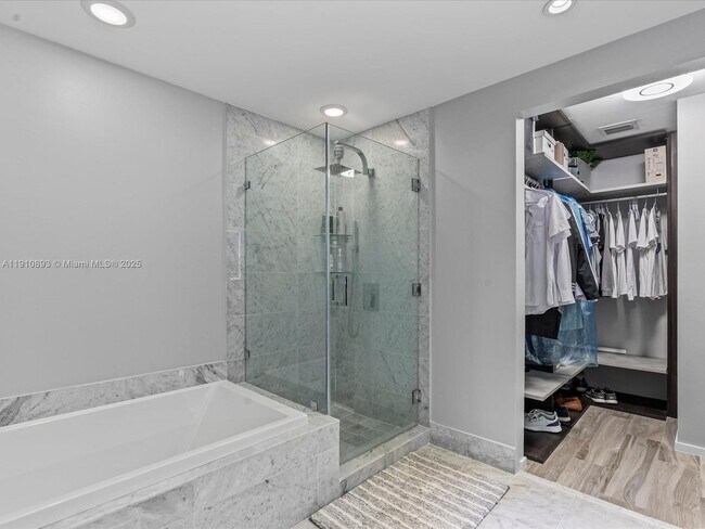 Building Photo - 801 S Miami Ave