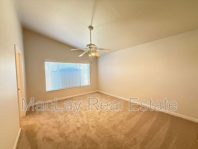 Building Photo - 766 E Baylor Ln