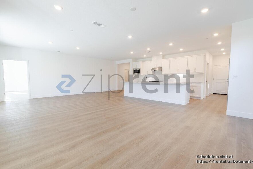 Building Photo - 443 Royal Nat'l Rd