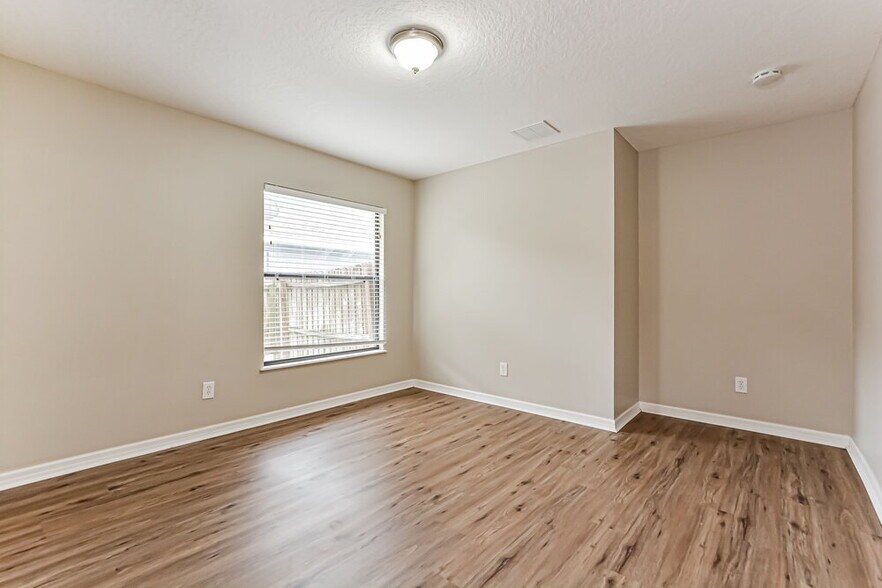 Building Photo - 4222 Barnsley Ln