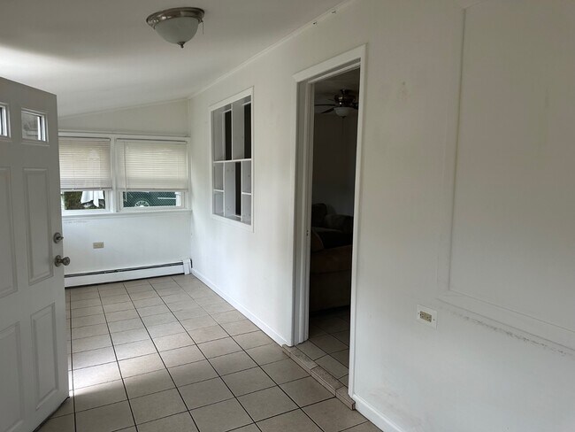 Building Photo - 507 Barton Ave