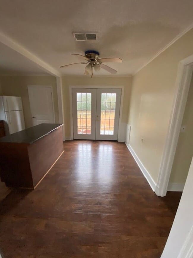 Building Photo - Renovated 2 Bed 1 Bath Home for Rent!