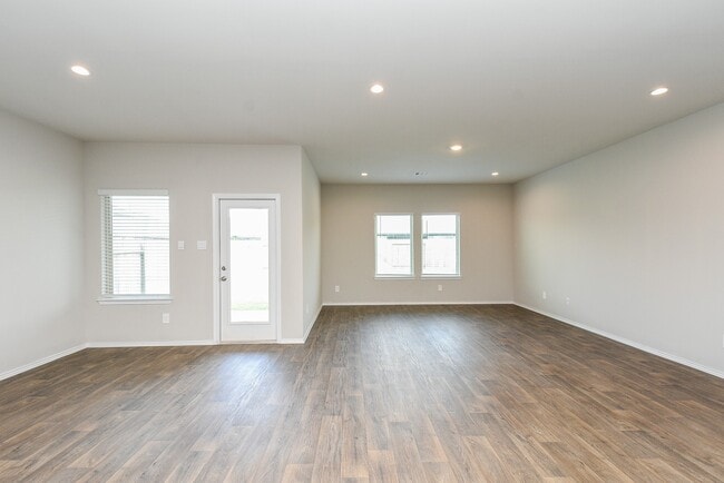 Building Photo - 40530 Birch Shadows Ct