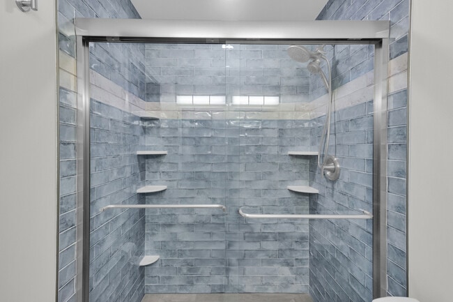 Building Photo - 204 Two Oaks Ct