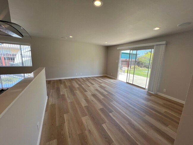 Building Photo - 160 Sands Pl