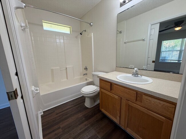 Building Photo - Comfort, Convenience & a Fresh Start in Palm Coast!