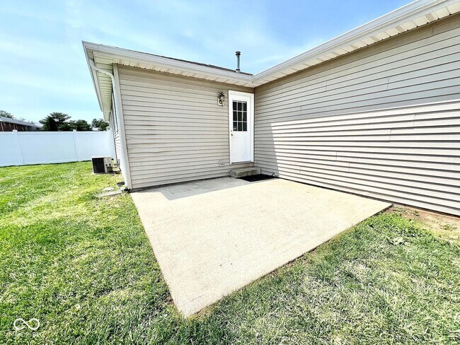 Building Photo - 731 W Gaston Dr