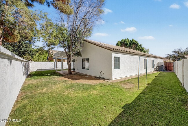 Building Photo - 1321 N Malibu Ln