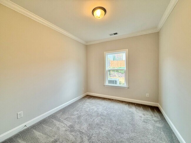 Building Photo - Gorgeous 5BD, 3BA Raleigh Home with Tons of Modern Upgrades in an HOA Community with Premier Amen...