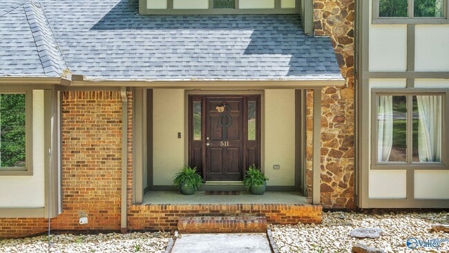 Building Photo - 511 Rainbow Dr