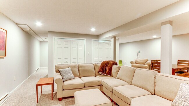 Building Photo - 443 Arrowhead Rd