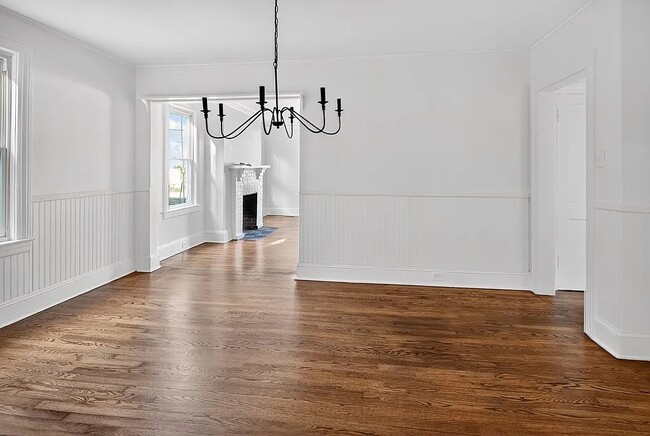 Building Photo - 326 Westhampton Ave