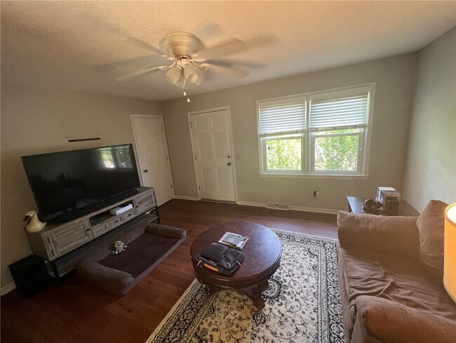 Building Photo - 520 Ravenel Cir