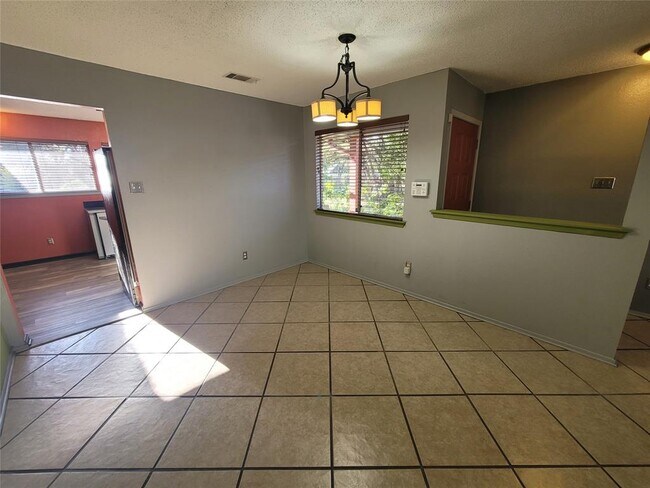 Building Photo - 501 Mountain Laurel Dr