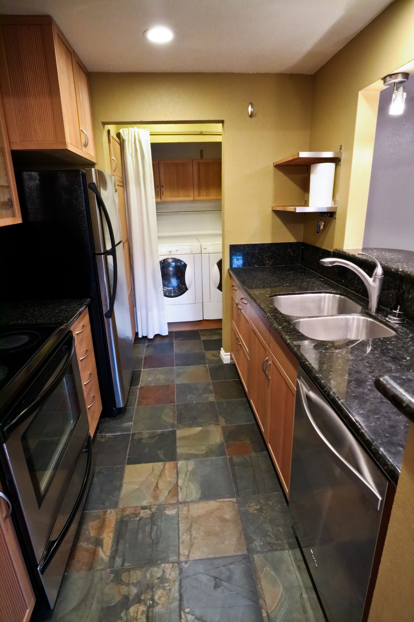 Building Photo - 725 9th Ave S