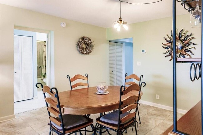 Building Photo - 1255 E Peppertree Dr