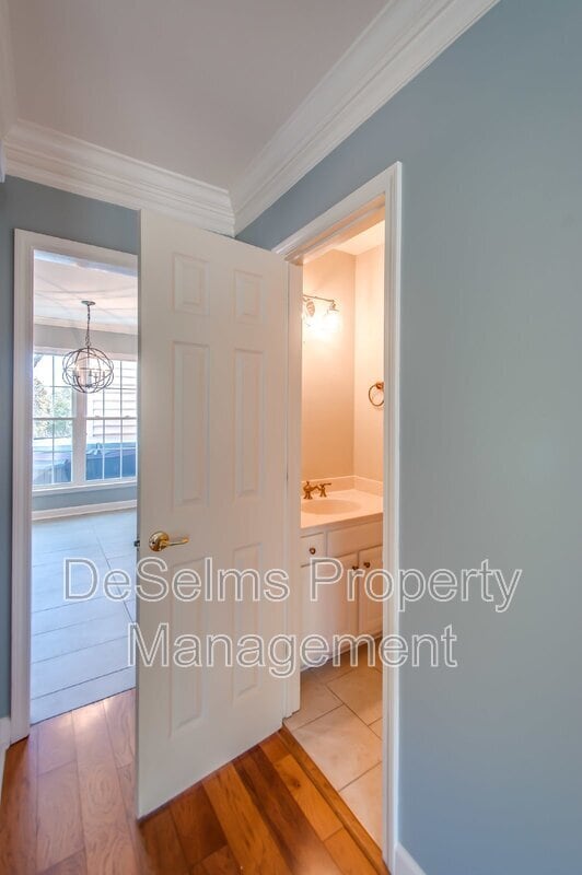 Building Photo - 1625 Brentwood Pointe