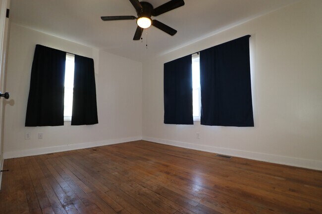 Building Photo - 511 W Pine St