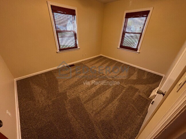 Building Photo - 901 Cricklewood St SW