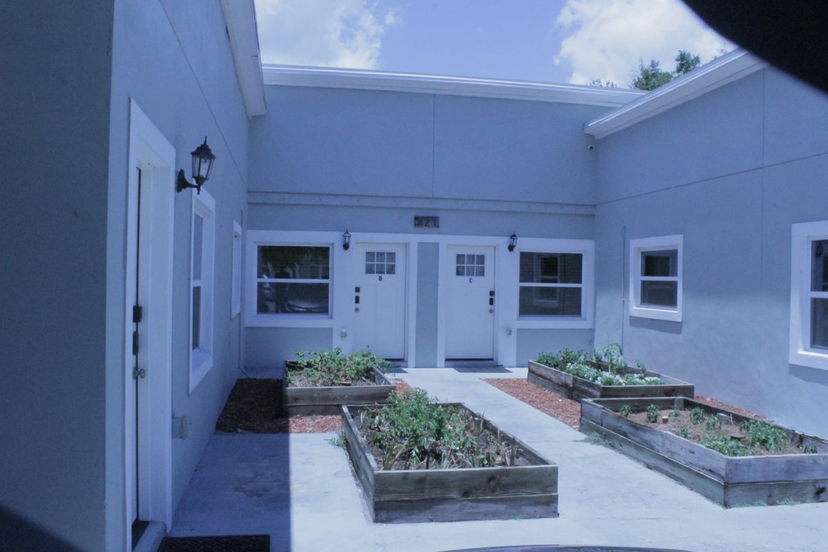 Building Photo - 821 Mulberry St