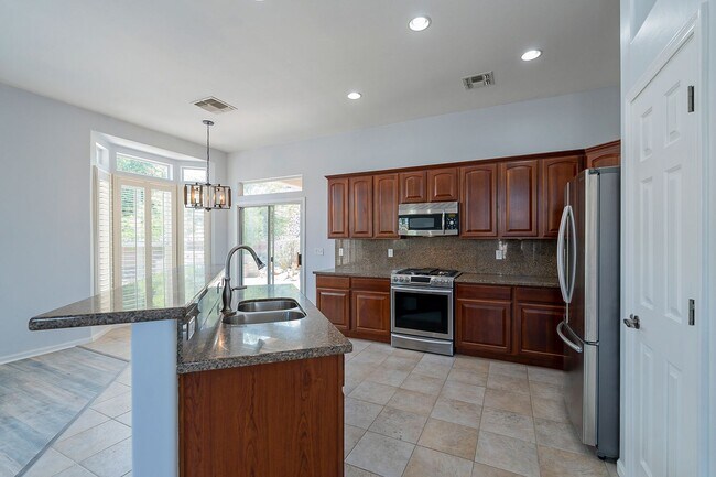 Building Photo - Gated Community!