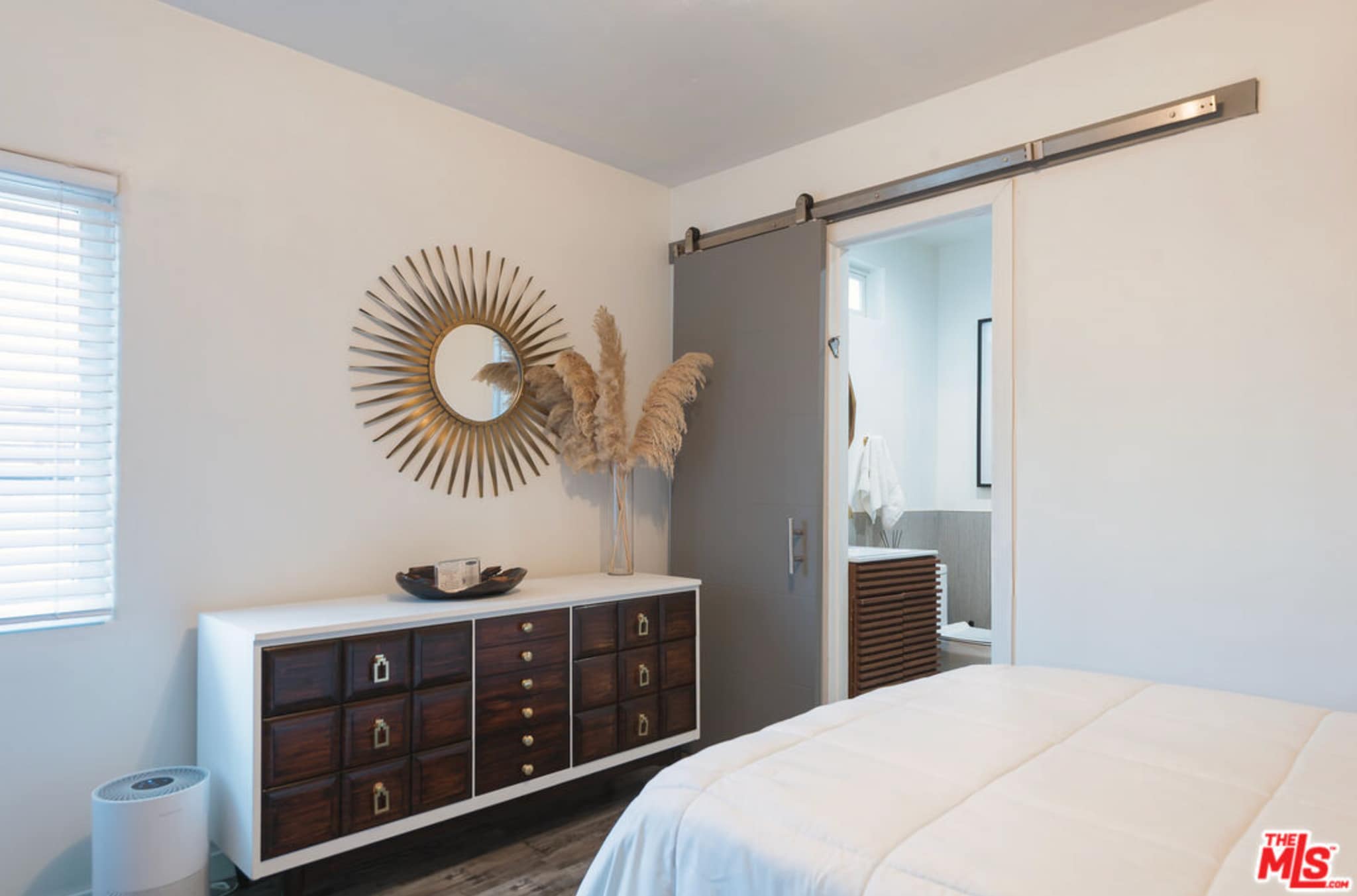 Building Photo - 509 E Buckthorn St