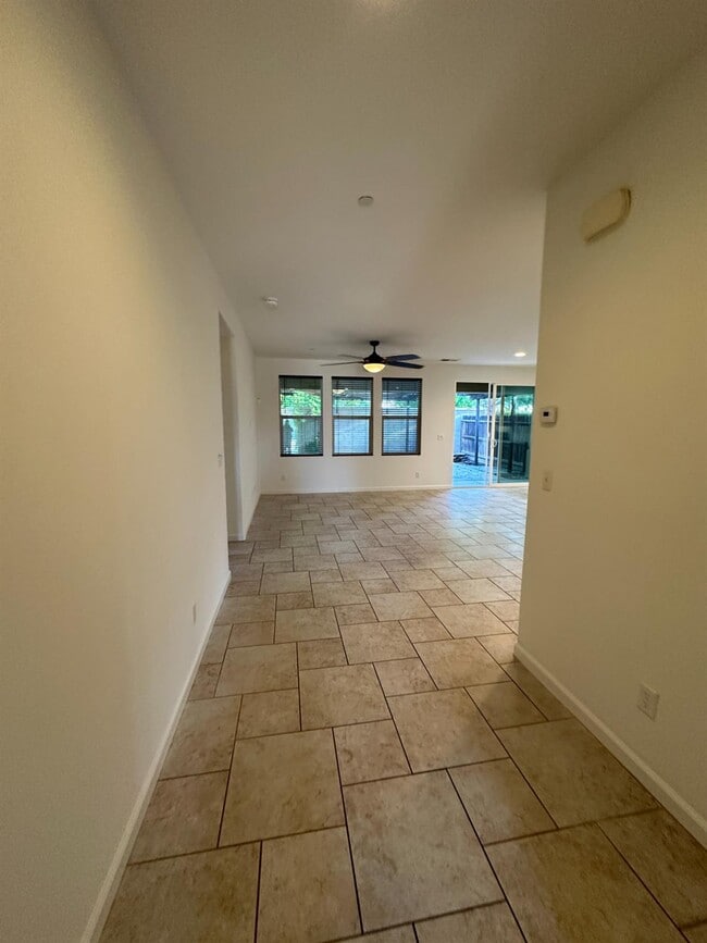 Building Photo - 3521 Buckingham Ave