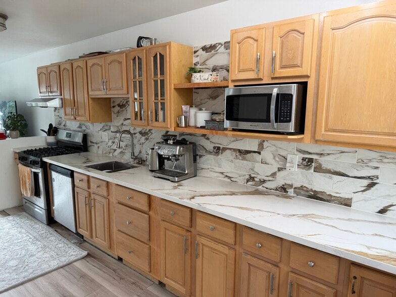 Building Photo - 1040 Fell St