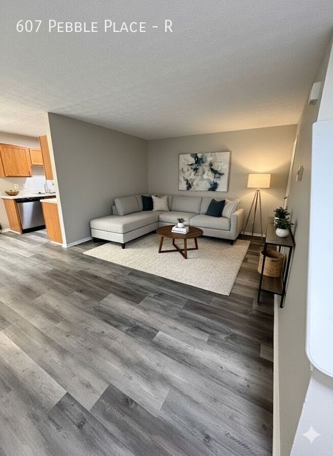 Building Photo - 607 Pebble Pl Dr