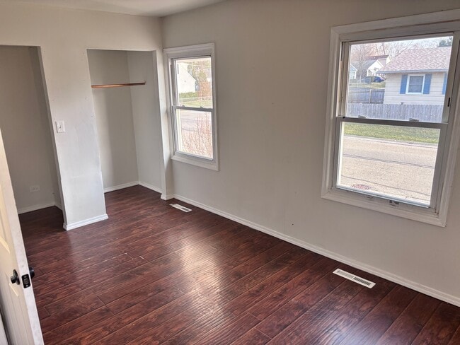 Building Photo - 224 E Heather Terrace