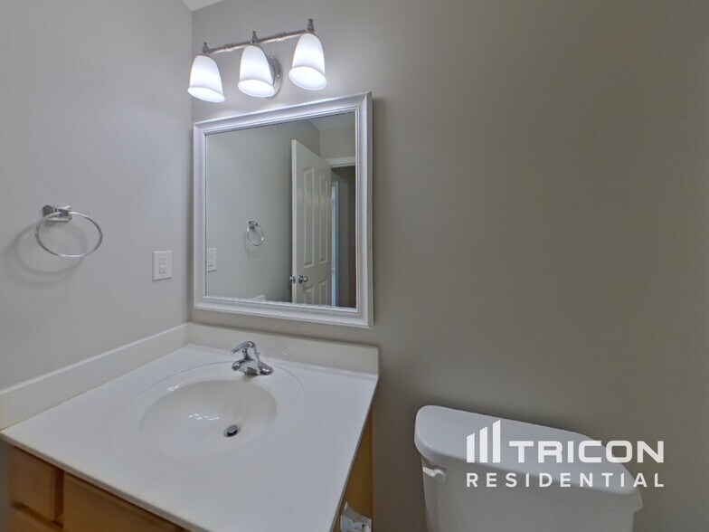 Building Photo - 10629 Mountain Springs Dr
