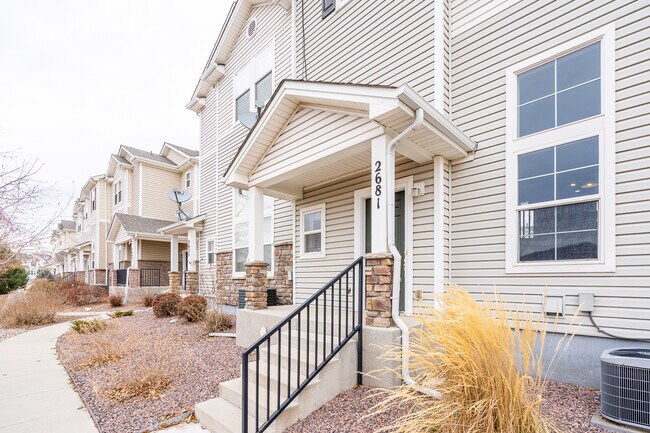 Building Photo - 2681 Stonecrop Ridge Grove