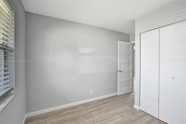 Building Photo - 1200 W 31st St