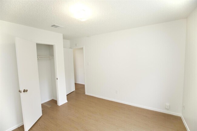 Building Photo - 2206 Spring Breeze Dr