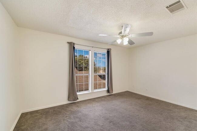 Building Photo - 1202 Thorpe Ln