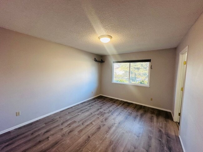 Building Photo - Charming Three Bedroom in Old Northwest Reno - Sewer & Trash Included! Available NOW!