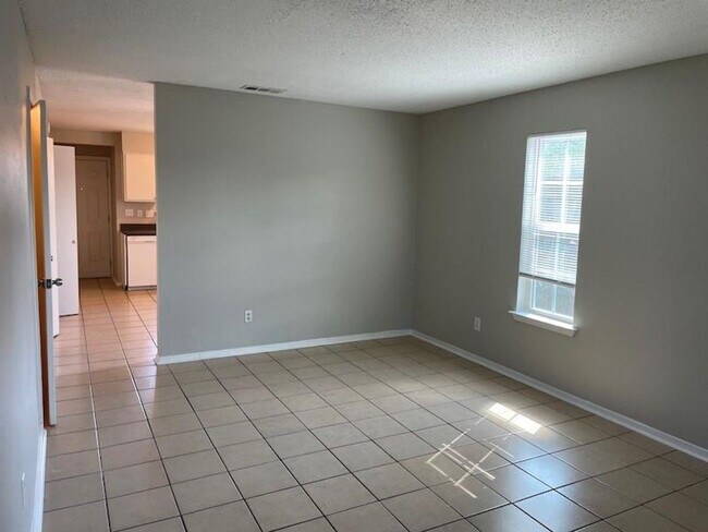 Building Photo - 8401 Colony Loop Dr