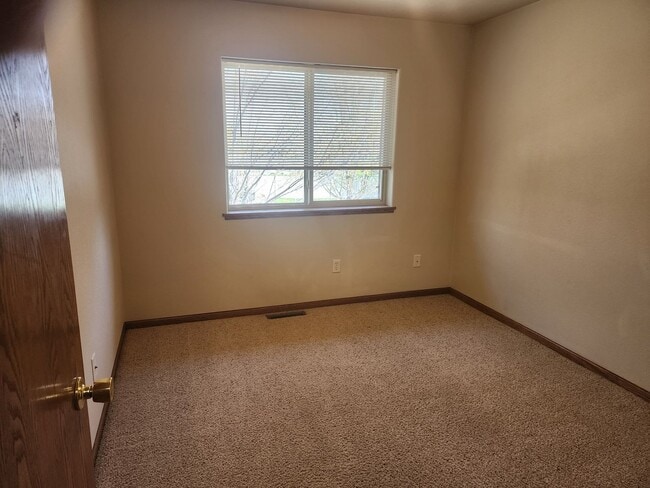 Building Photo - Three bedroom two bathroom Town home