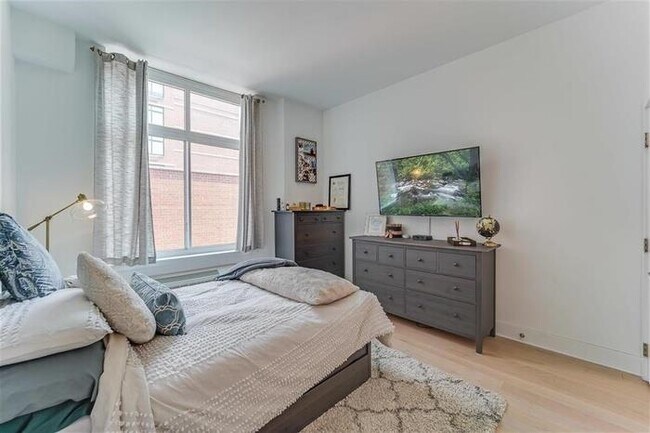 Building Photo - 1400 Hudson St