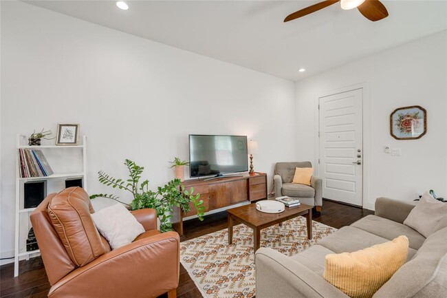 Building Photo - 2921 Prado St