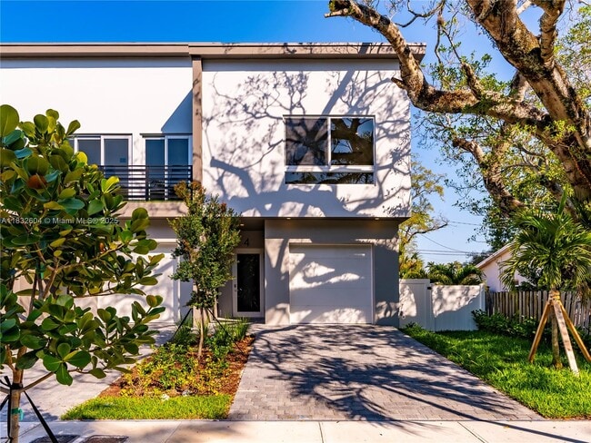 Building Photo - 1421 SW 24th Ct