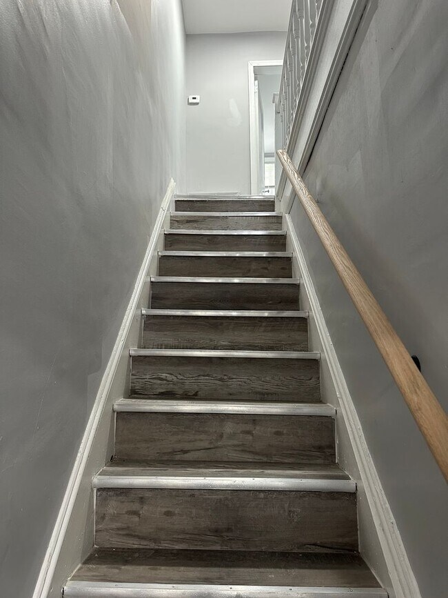 Building Photo - 117 N Front St